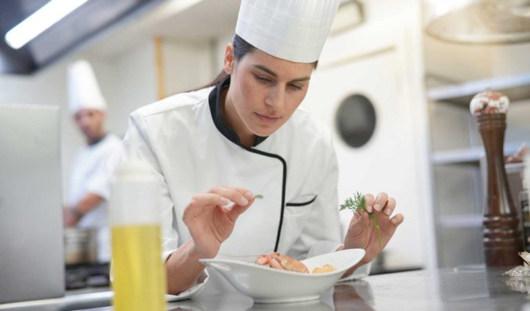 Tantangan Sehari-Hari sebagai Demi Chef