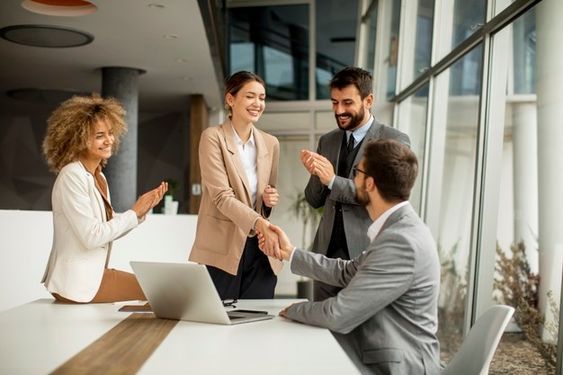 Mengapa Setiap Bisnis Membutuhkan Public Relation Officer? Ini Alasannya!