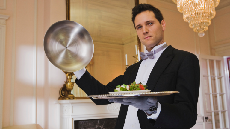 Pendidikan, Pelatihan, dan Sertifikasi yang Diperlukan Butler Profesional