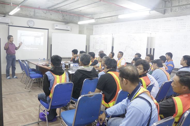 Kesehatan Kerja untuk Tour Leader: Tips Tetap Fit dan Aman Selama Perjalanan