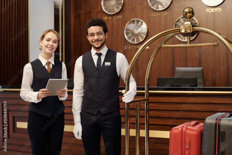 Tips dan Trik Bellboy dalam Menghadapi Tamu VIP dan VVIP