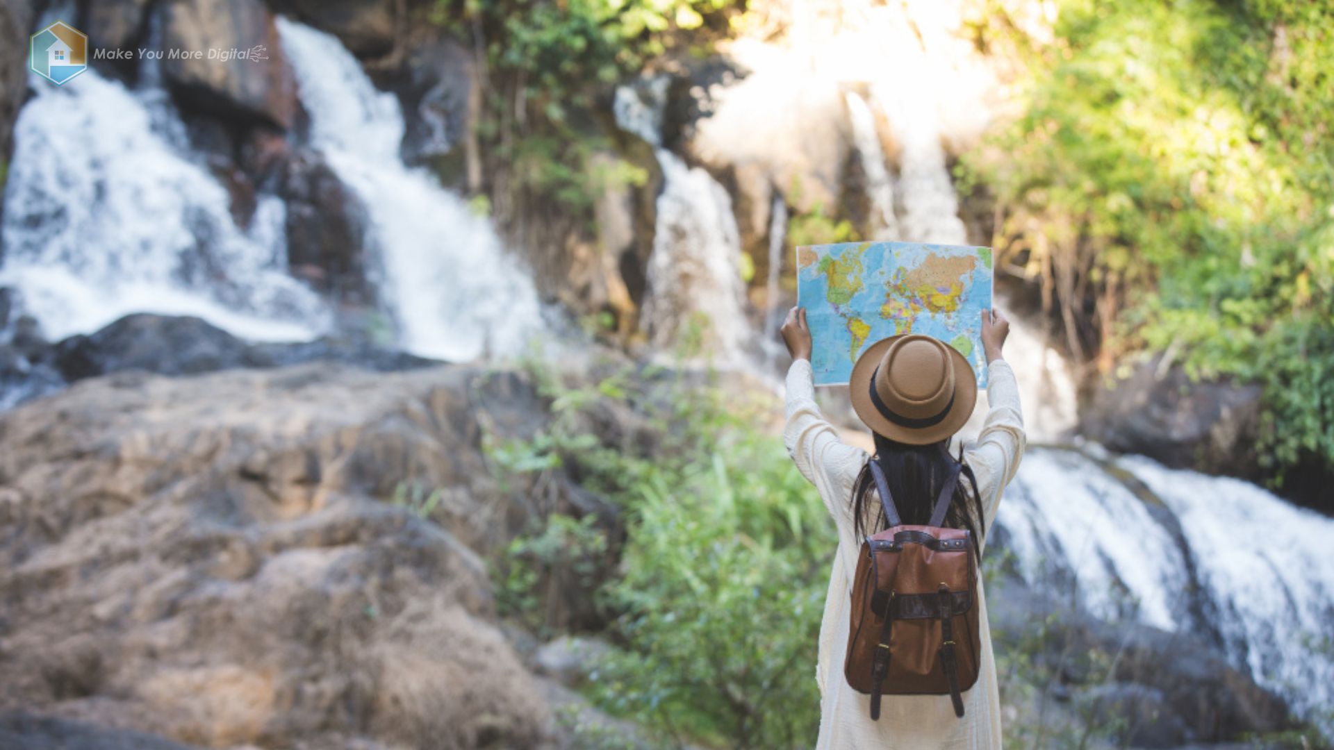 Traveler menikmati geowisata berkelanjutan dengan pemandangan alam indah dan edukatif