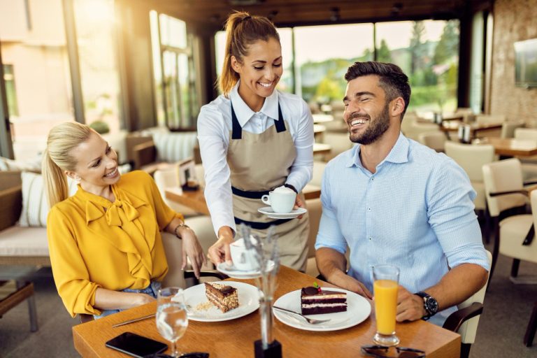Tantangan dan Peluang Karier Waiter di Dunia Pariwisata Modern