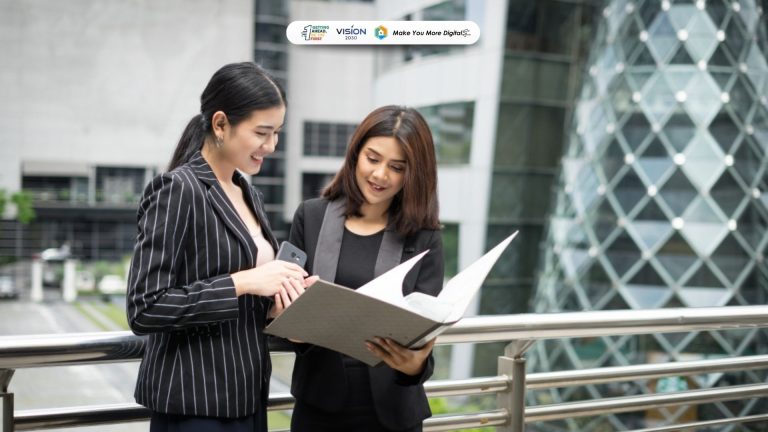profesional pariwisata bekerja dengan teknologi digital modern di destinasi wisata 2026.